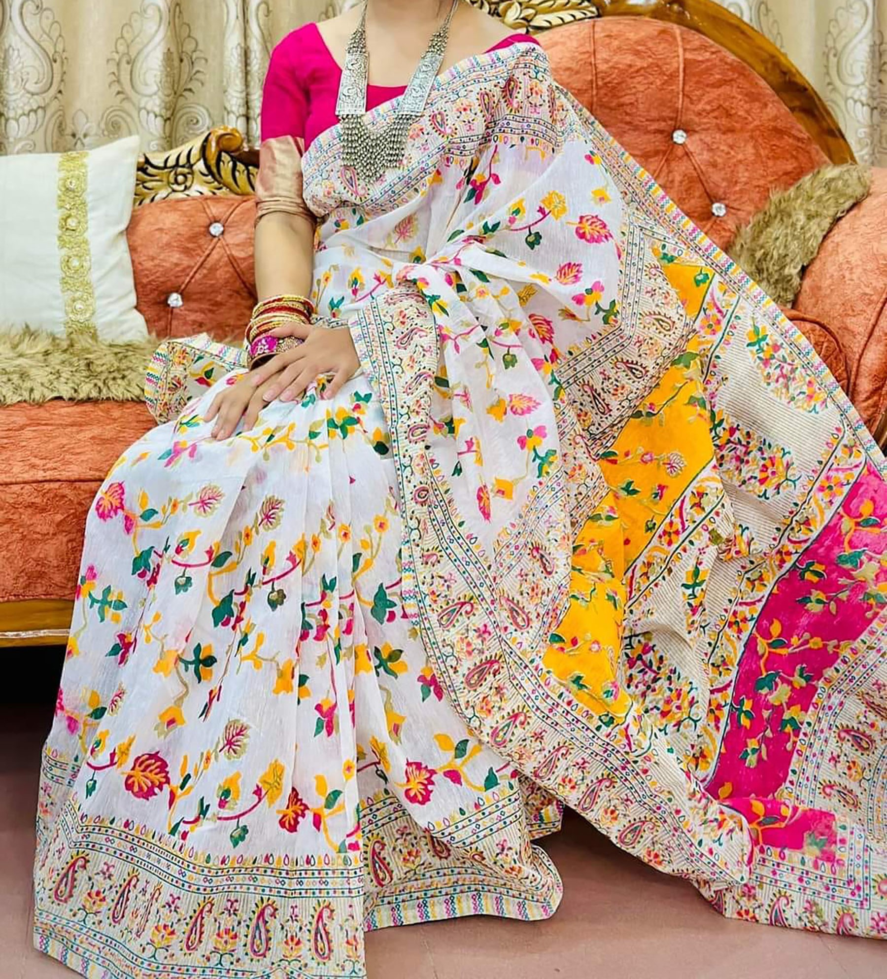 White Ansanpint Saree Combo Gift Set - স্নিগ্ধ ভালোবাসার উপহার - Image 2